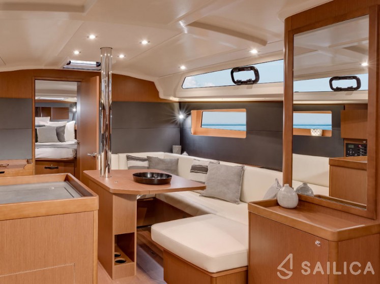 Oceanis 41.1 - Yacht Charter Sailica