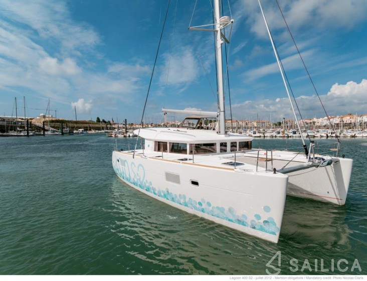 Lagoon 400 - 4 + 2 cab. - Yacht Charter Sailica