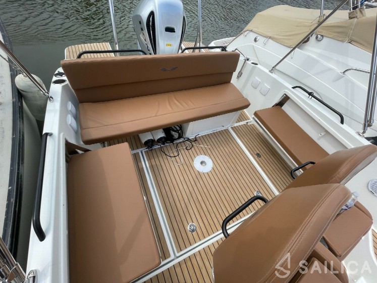 Beneteau Flyer 8 - Yacht Charter Sailica