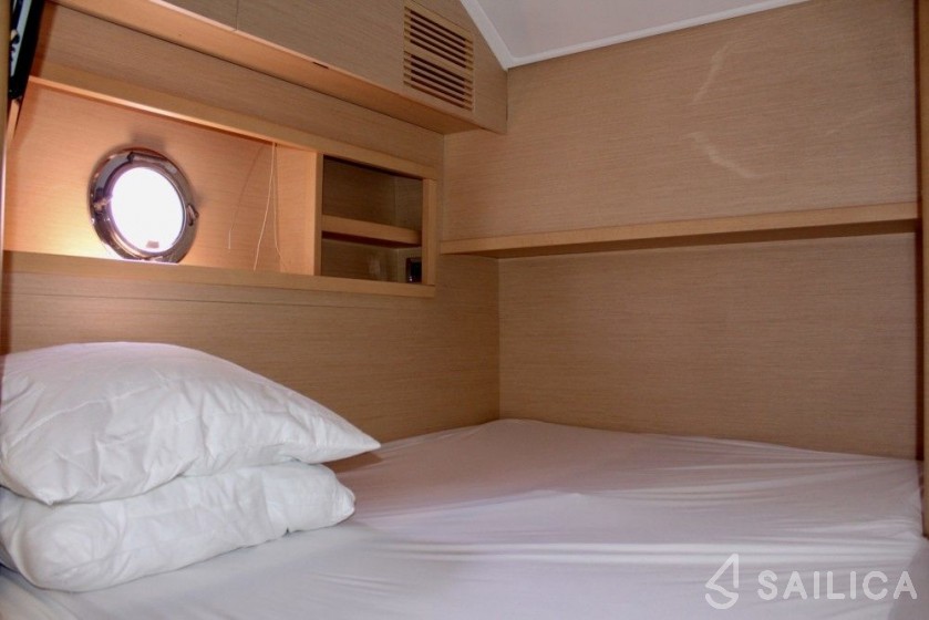 Monte Carlo 47 Fly - Yacht Charter Sailica