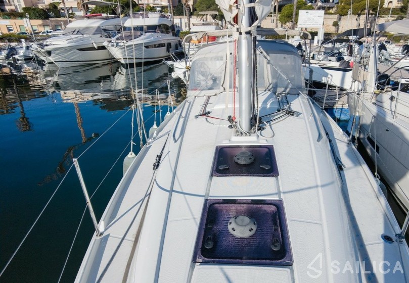 Oceanis 30.1 - Yacht Charter Sailica
