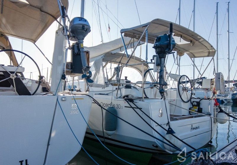 Oceanis 30.1 - Yacht Charter Sailica