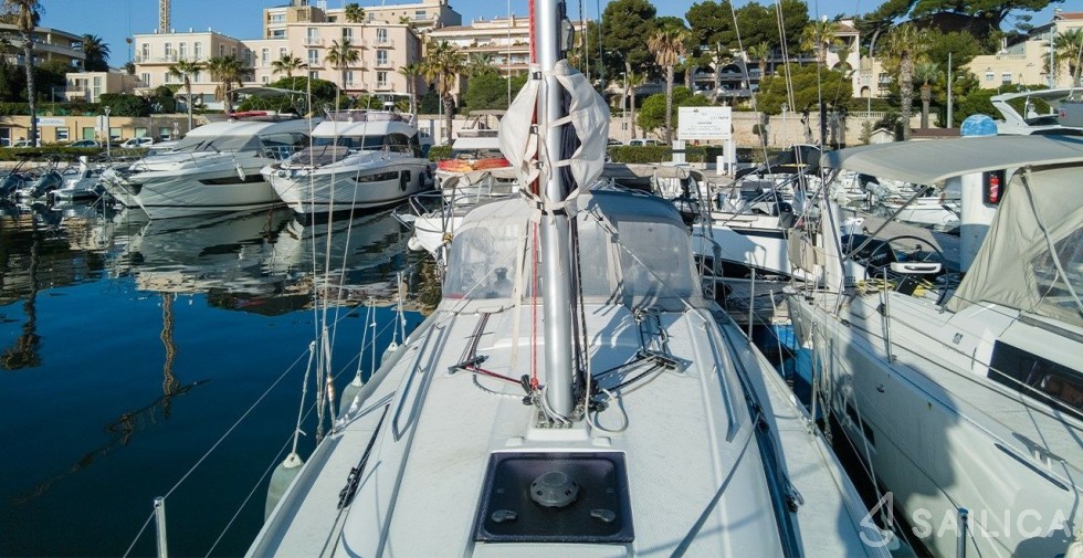 Oceanis 30.1 - Yacht Charter Sailica