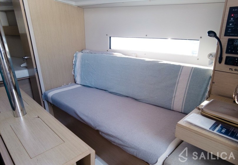 Oceanis 30.1 - Yacht Charter Sailica