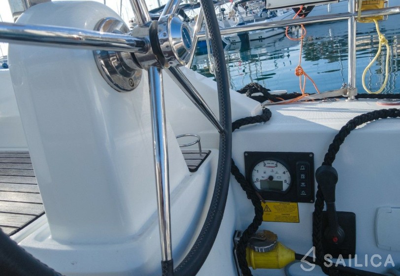 Oceanis 30.1 - Yacht Charter Sailica