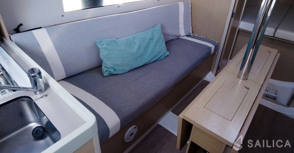 Oceanis 30.1 - Yacht Charter Sailica