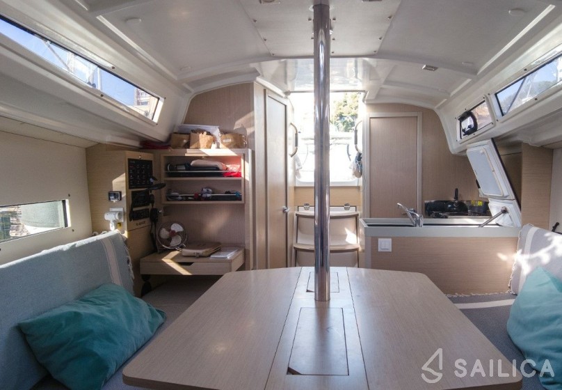 Oceanis 30.1 - Yacht Charter Sailica