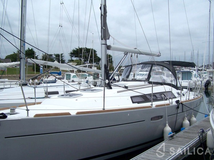 Oceanis 34 - Yacht Charter Sailica