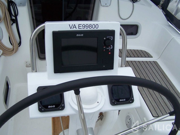 Oceanis 34 - Yacht Charter Sailica