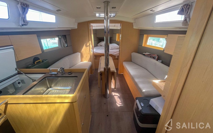 Oceanis 35.1 - Yacht Charter Sailica