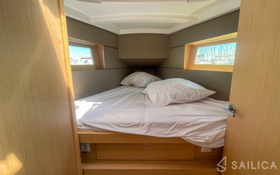 Oceanis 35.1 - Yacht Charter Sailica
