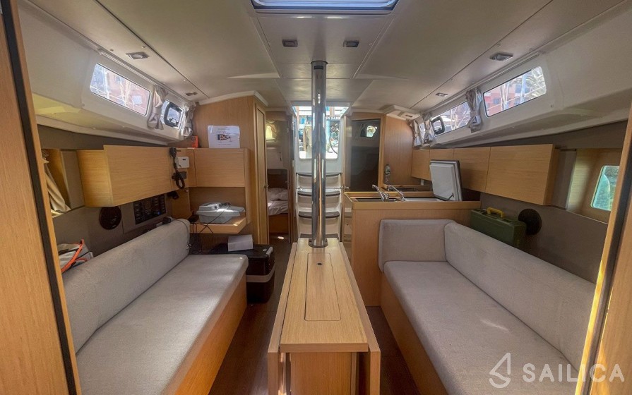 Oceanis 35.1 - Yacht Charter Sailica