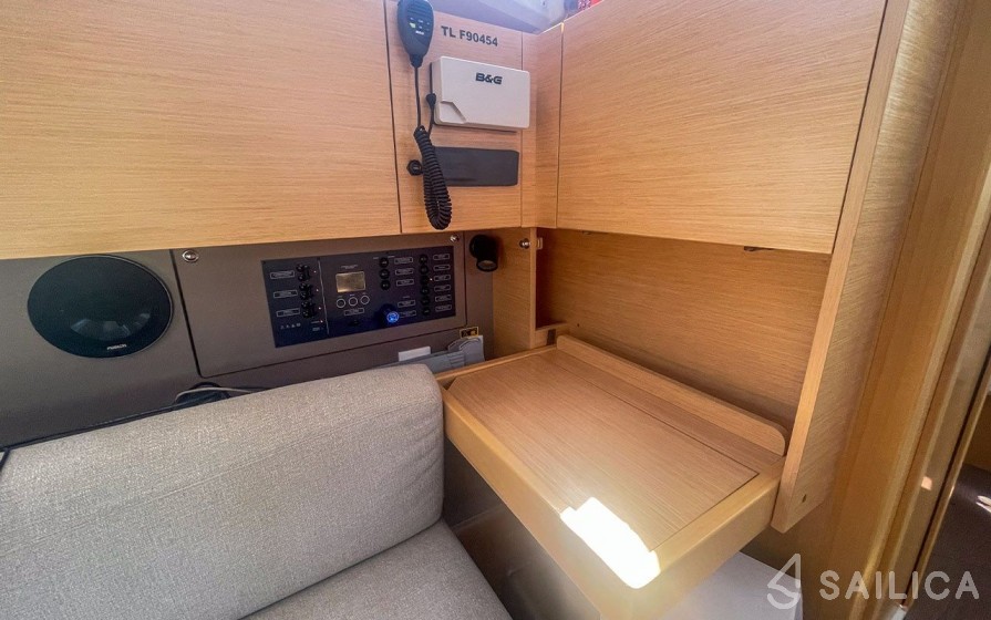 Oceanis 35.1 - Yacht Charter Sailica