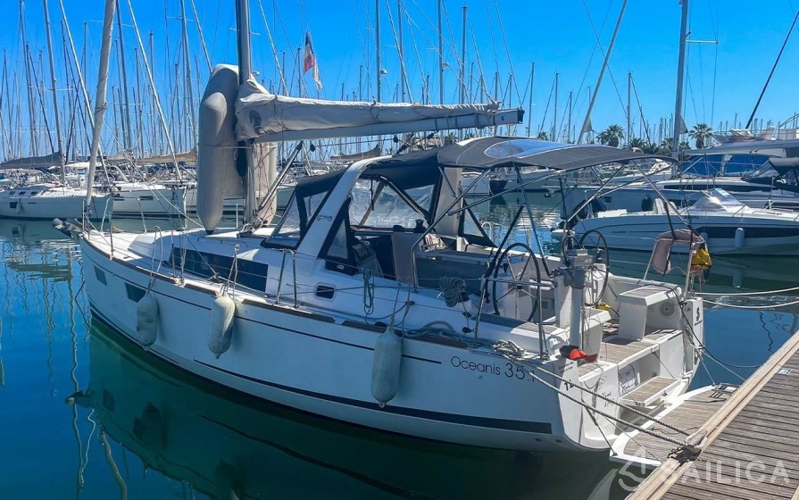 Oceanis 35.1 - Yacht Charter Sailica