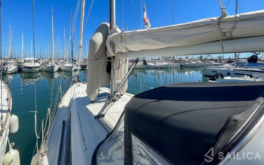 Oceanis 35.1 - Yacht Charter Sailica