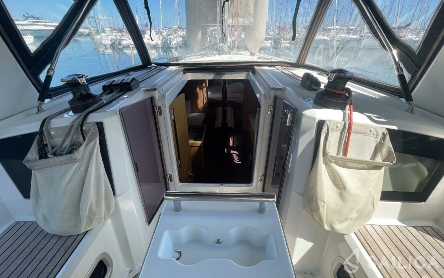 Oceanis 35.1 - Yacht Charter Sailica