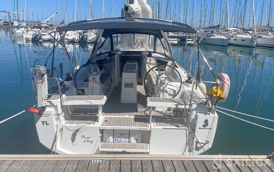 Oceanis 35.1 - Yacht Charter Sailica