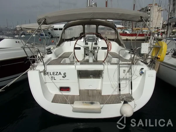 Oceanis 37 - Yacht Charter Sailica