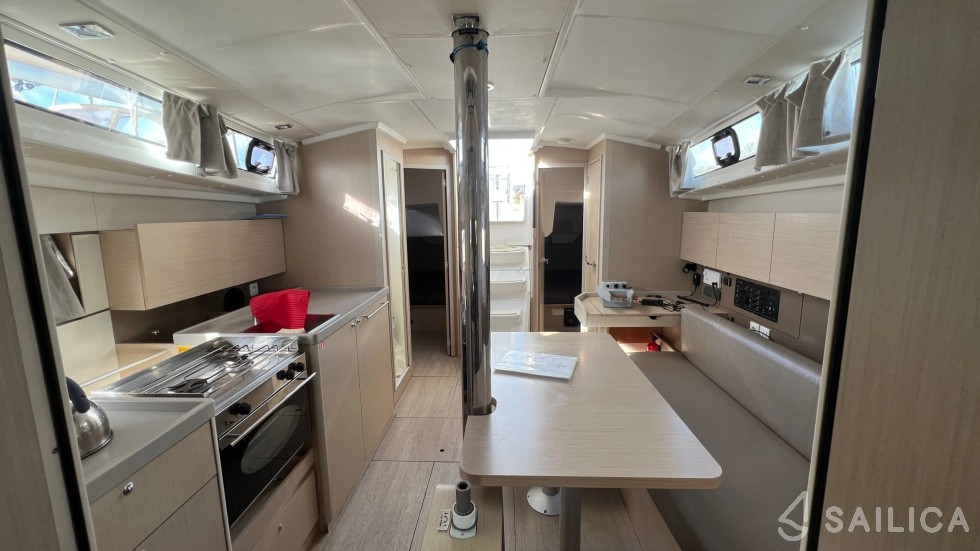 Oceanis 38.1 - Yacht Charter Sailica