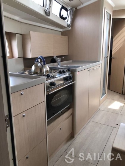 Oceanis 38.1 - Yacht Charter Sailica