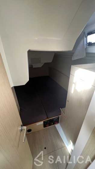 Oceanis 38.1 - Yacht Charter Sailica