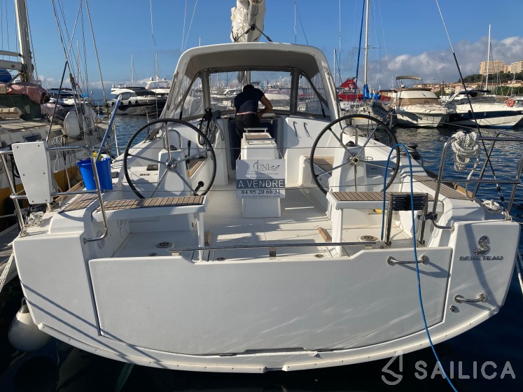 Oceanis 38 - Yacht Charter Sailica