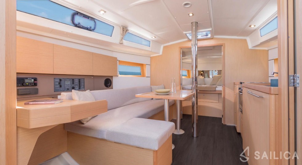 Oceanis 38 - Yacht Charter Sailica