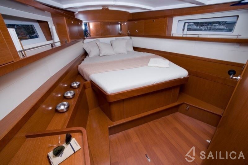 Oceanis 45 - Yacht Charter Sailica