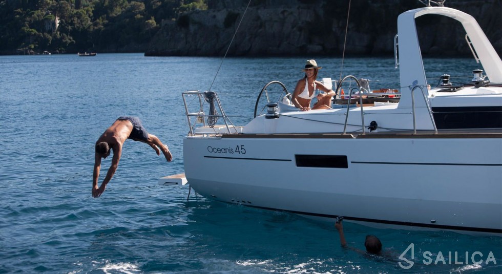 Oceanis 45 - Yacht Charter Sailica