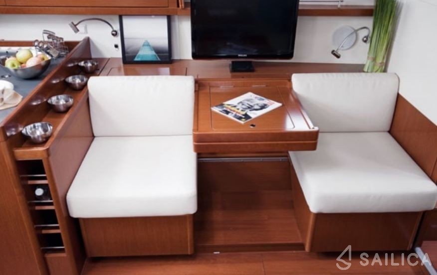 Oceanis 45 - Yacht Charter Sailica