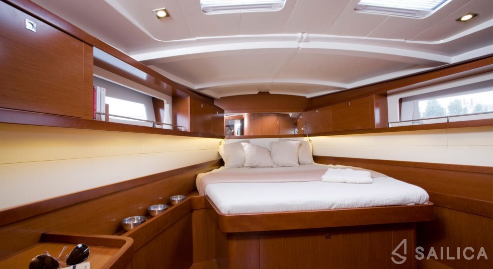 Oceanis 45 - Yacht Charter Sailica