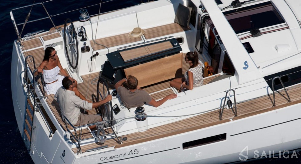 Oceanis 45 - Yacht Charter Sailica