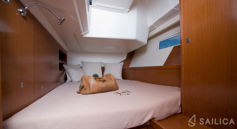 Oceanis 45 - Yacht Charter Sailica