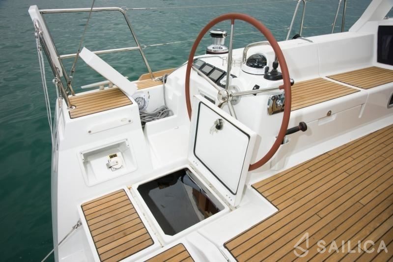 Oceanis 45 - Yacht Charter Sailica