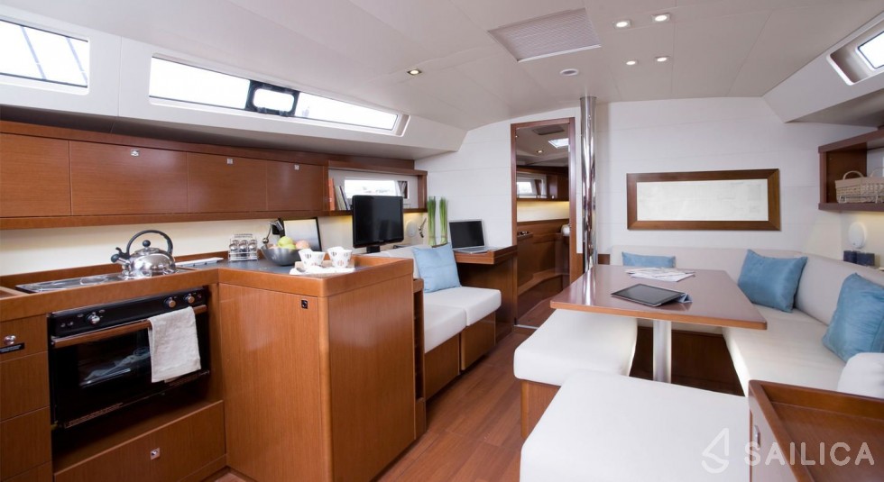 Oceanis 45 - Yacht Charter Sailica