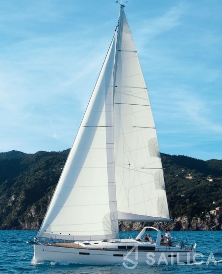 Oceanis 45 - Yacht Charter Sailica