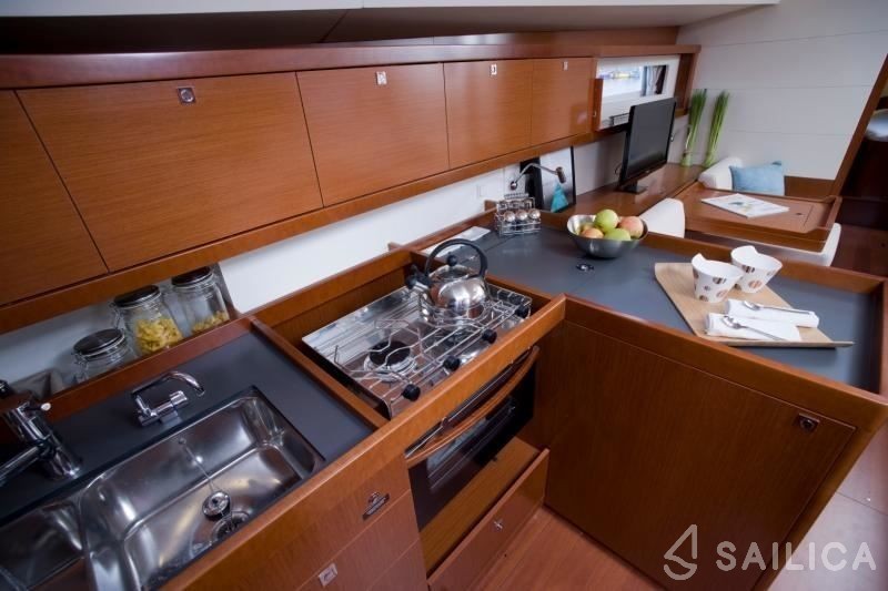 Oceanis 45 - Yacht Charter Sailica