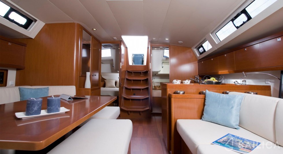 Oceanis 45 - Yacht Charter Sailica