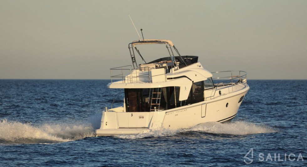 Swift Trawler 35 - Yacht Charter Sailica