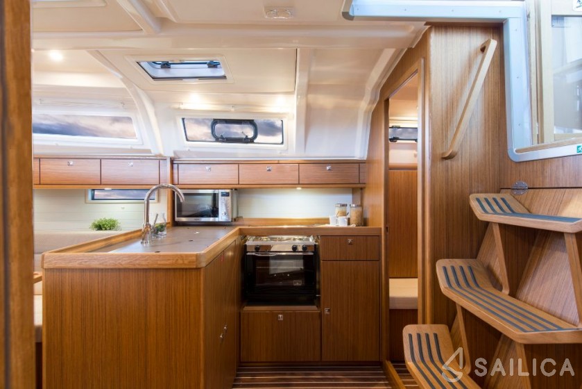Bavaria 37 Cruiser - Yacht Charter Sailica