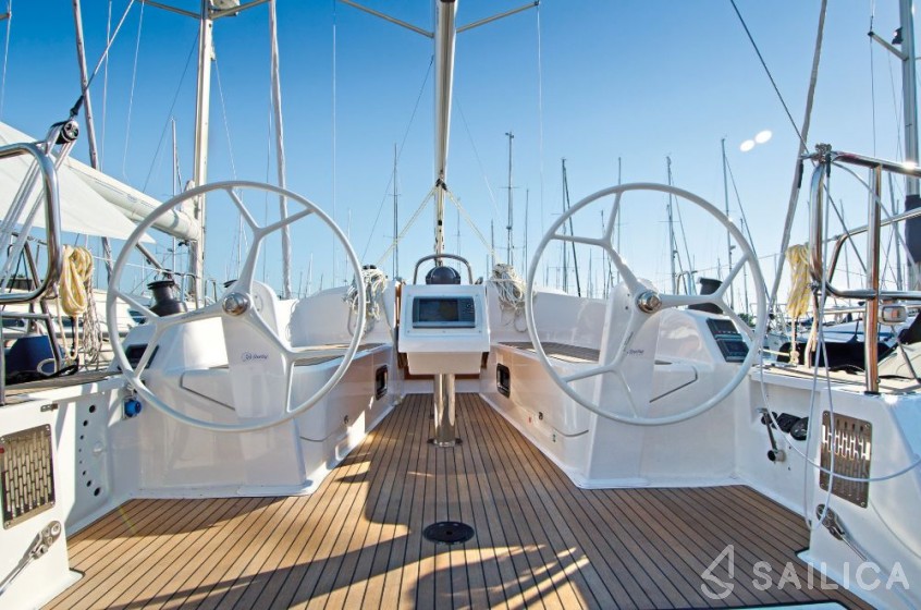 Bavaria 37 Cruiser - Yacht Charter Sailica