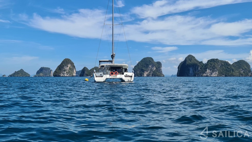 Lagoon 42 - Yacht Charter Sailica