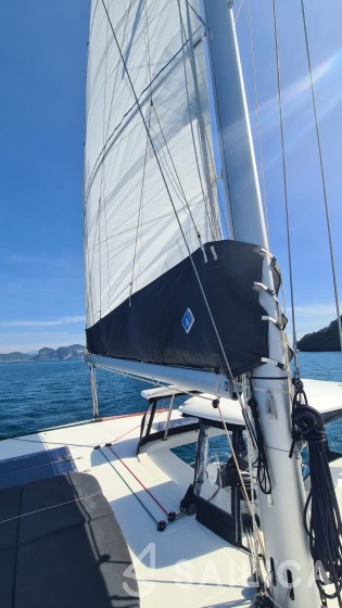 Lagoon 42 - Yacht Charter Sailica