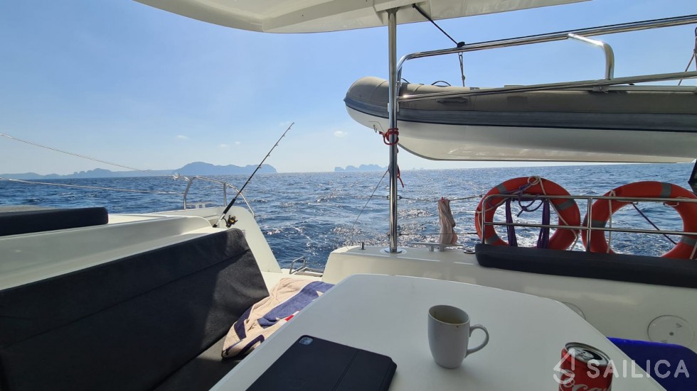 Lagoon 42 - Yacht Charter Sailica
