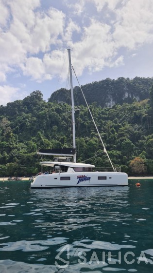 Lagoon 42 - Yacht Charter Sailica