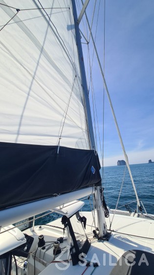 Lagoon 42 - Yacht Charter Sailica