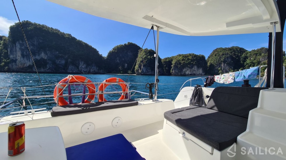 Lagoon 42 - Yacht Charter Sailica