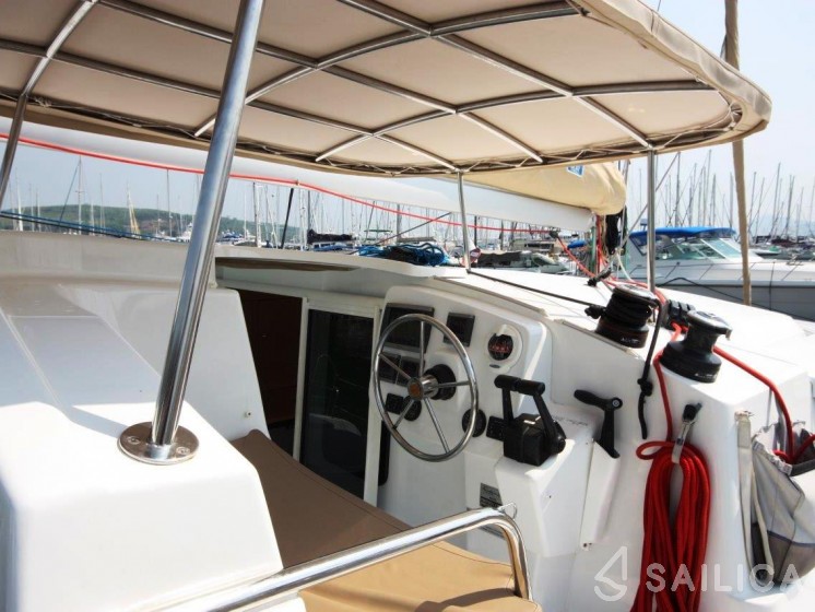 Mahe 36 - 3 cab. - Yacht Charter Sailica
