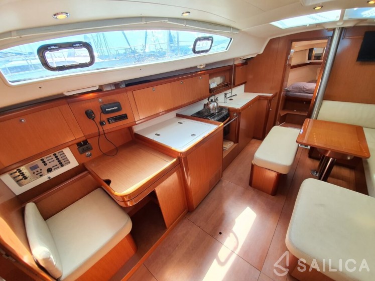 Oceanis 40 - Yacht Charter Sailica