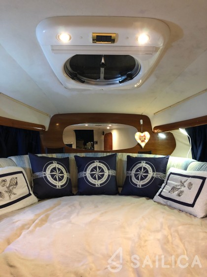 Cranchi 28 - Yacht Charter Sailica